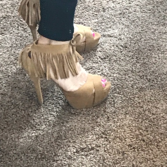 Bakers leather/suede fringe Montana heels-run big! - Picture 3 of 8